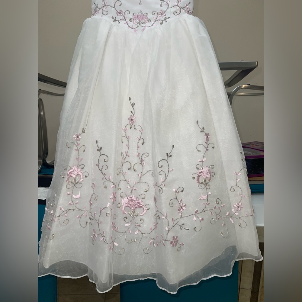 Dress - Picture 6 of 8